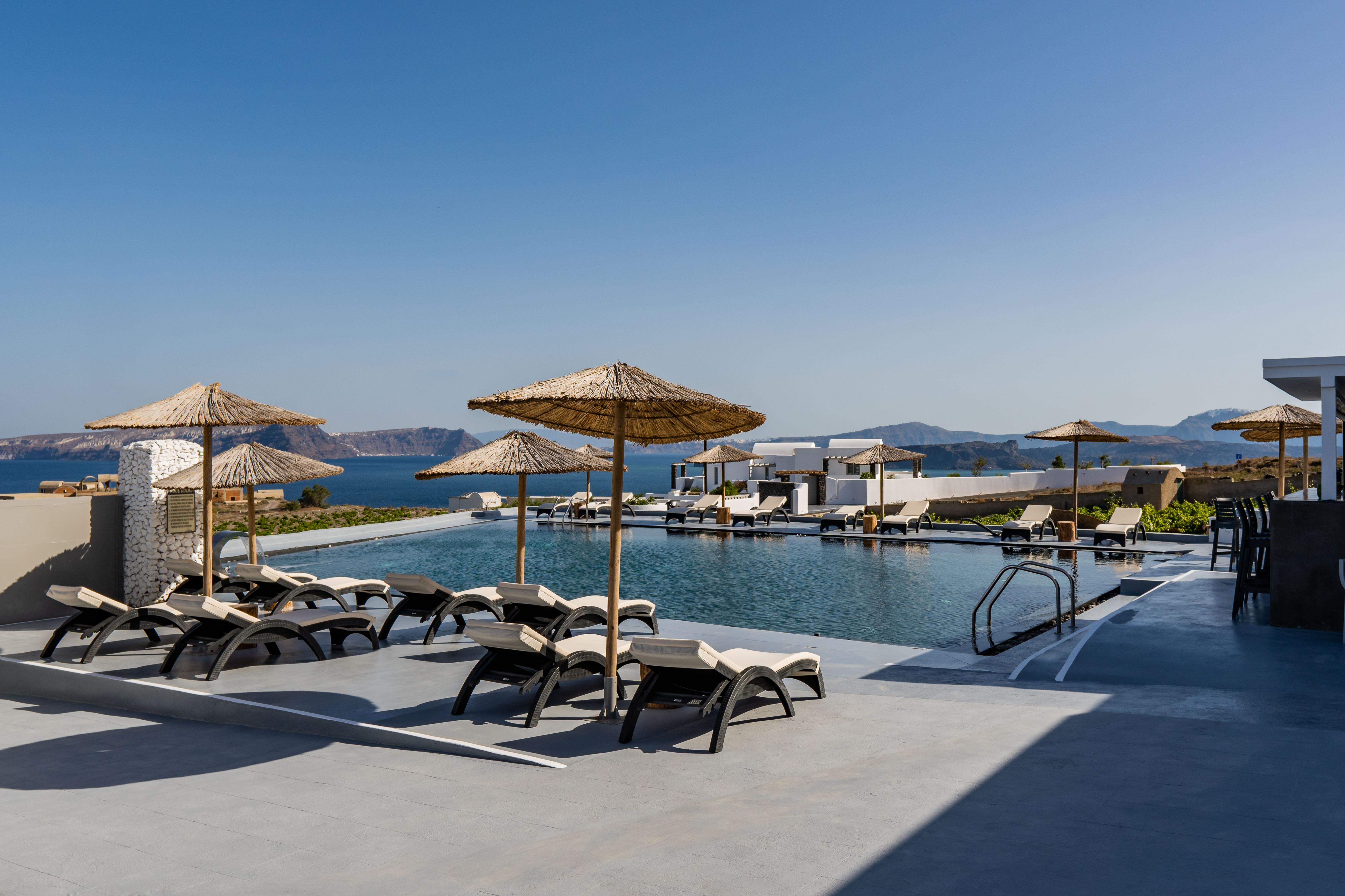 Serenita Luxury Suites Akrotiri  Exterior photo