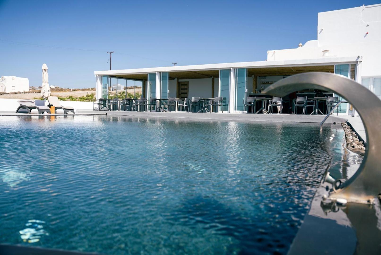 Serenita Luxury Suites Akrotiri  Exterior photo