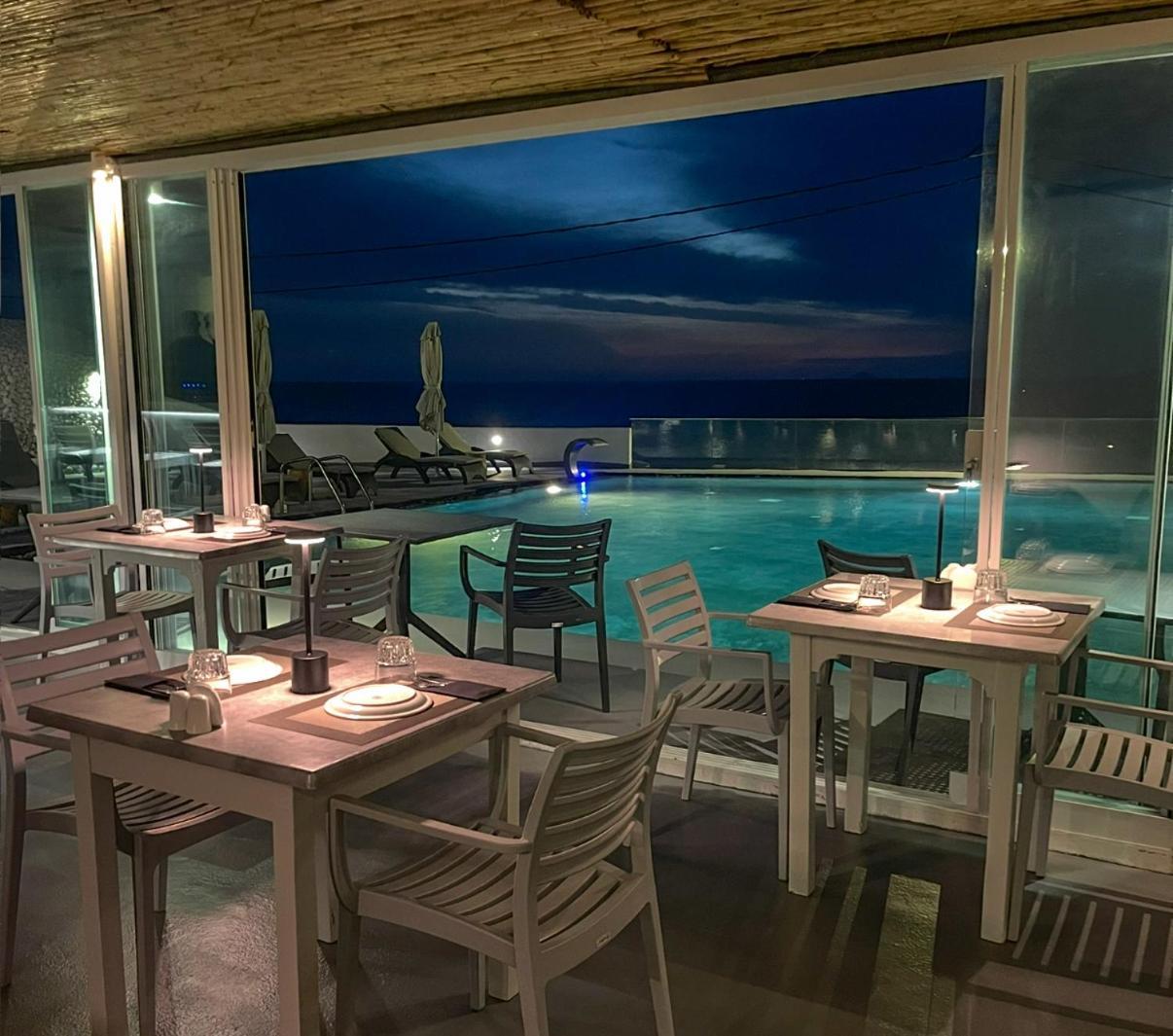 Serenita Luxury Suites Akrotiri  Exterior photo