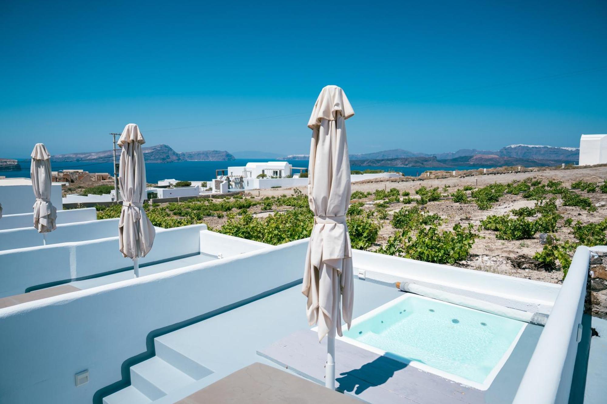 Serenita Luxury Suites Akrotiri  Exterior photo