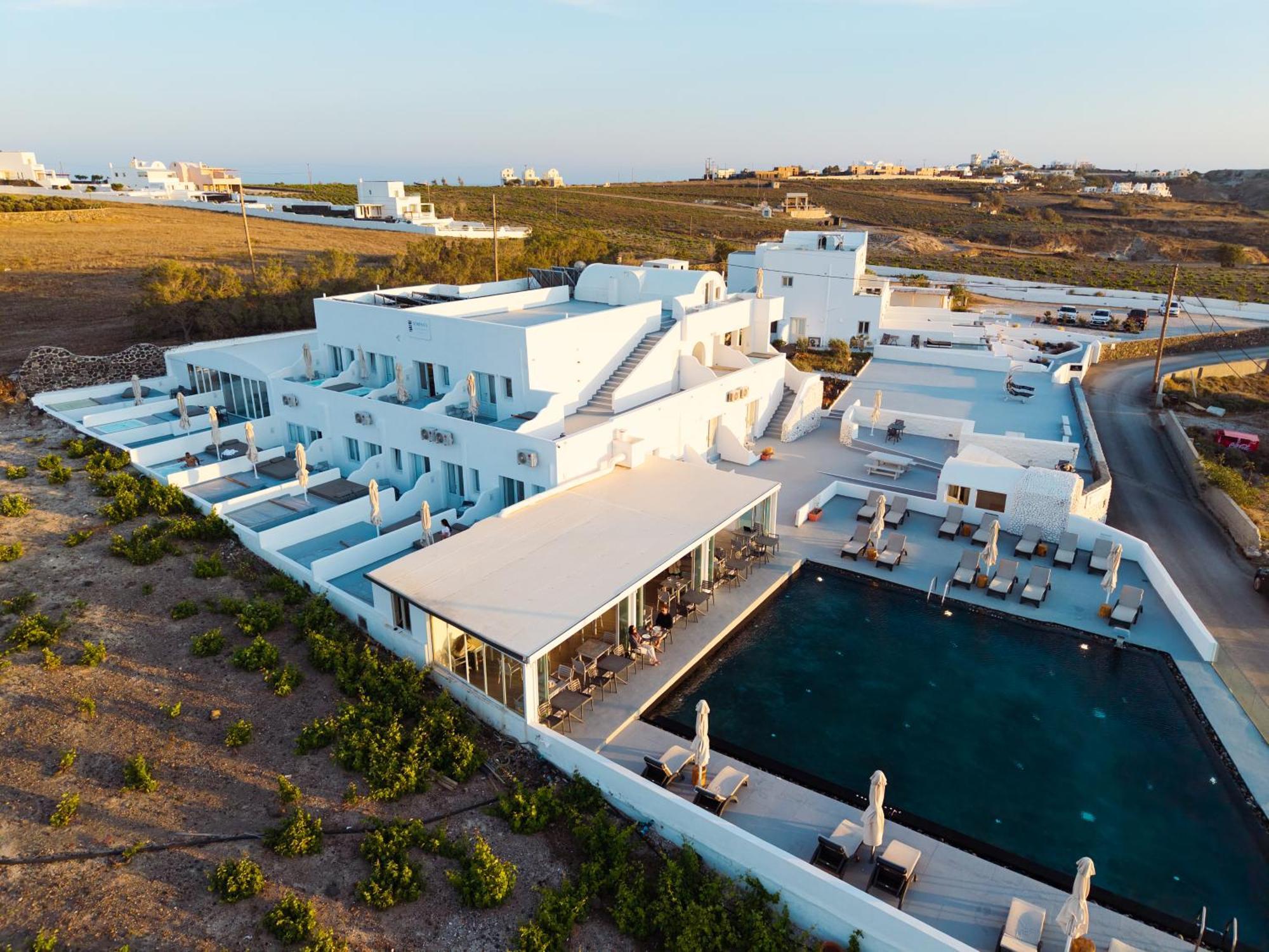 Serenita Luxury Suites Akrotiri  Exterior photo