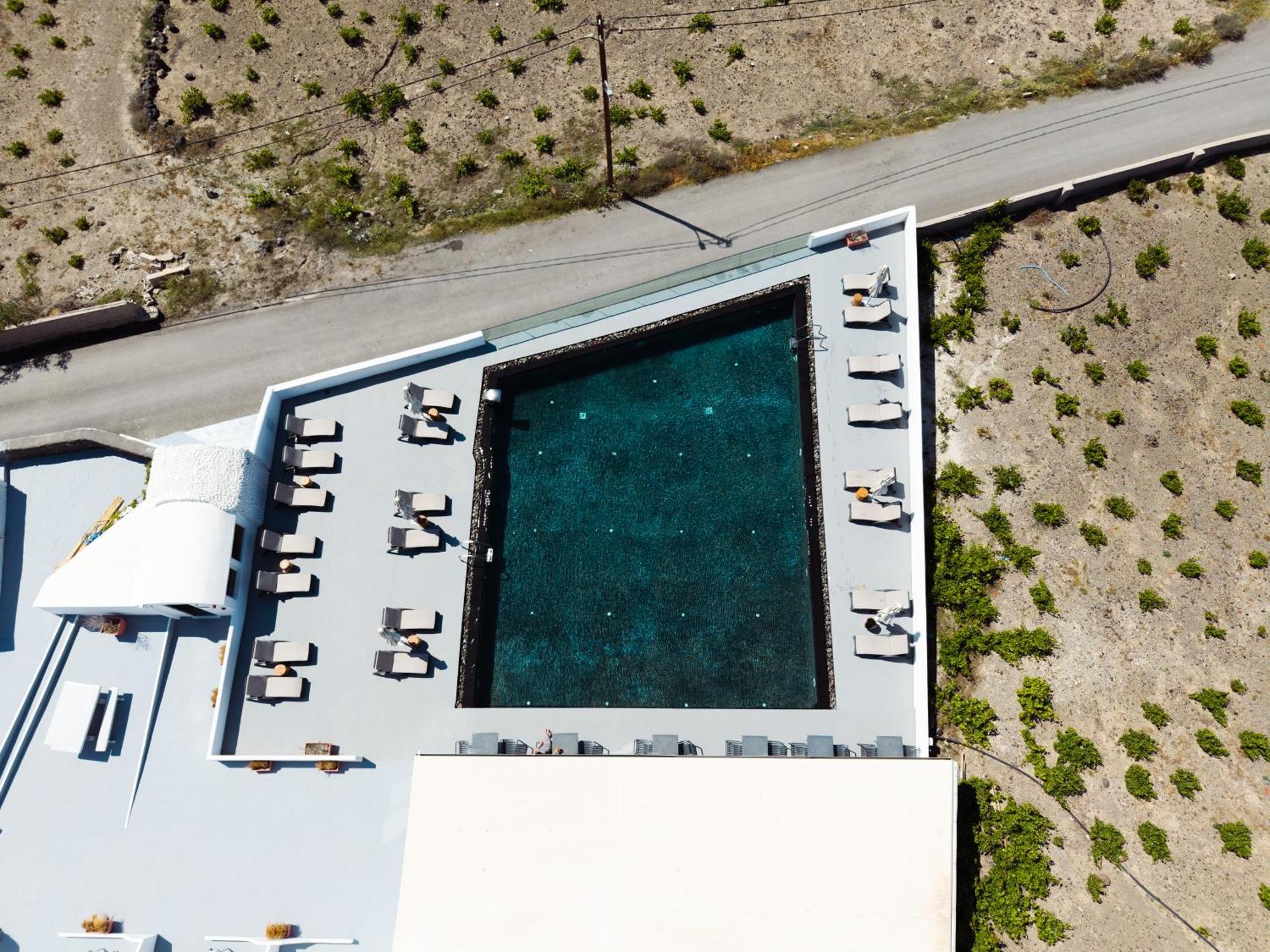 Serenita Luxury Suites Akrotiri  Exterior photo