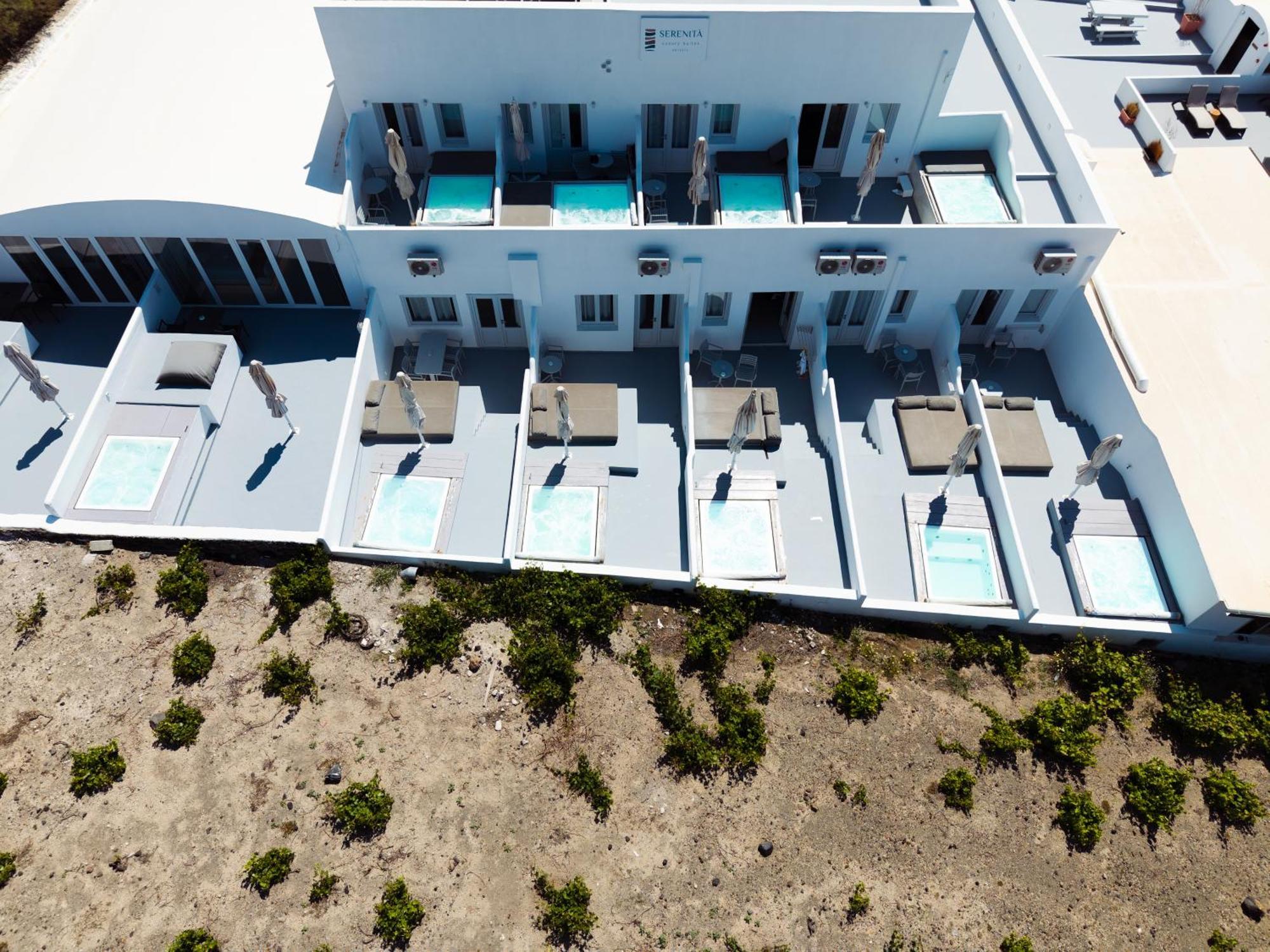 Serenita Luxury Suites Akrotiri  Exterior photo