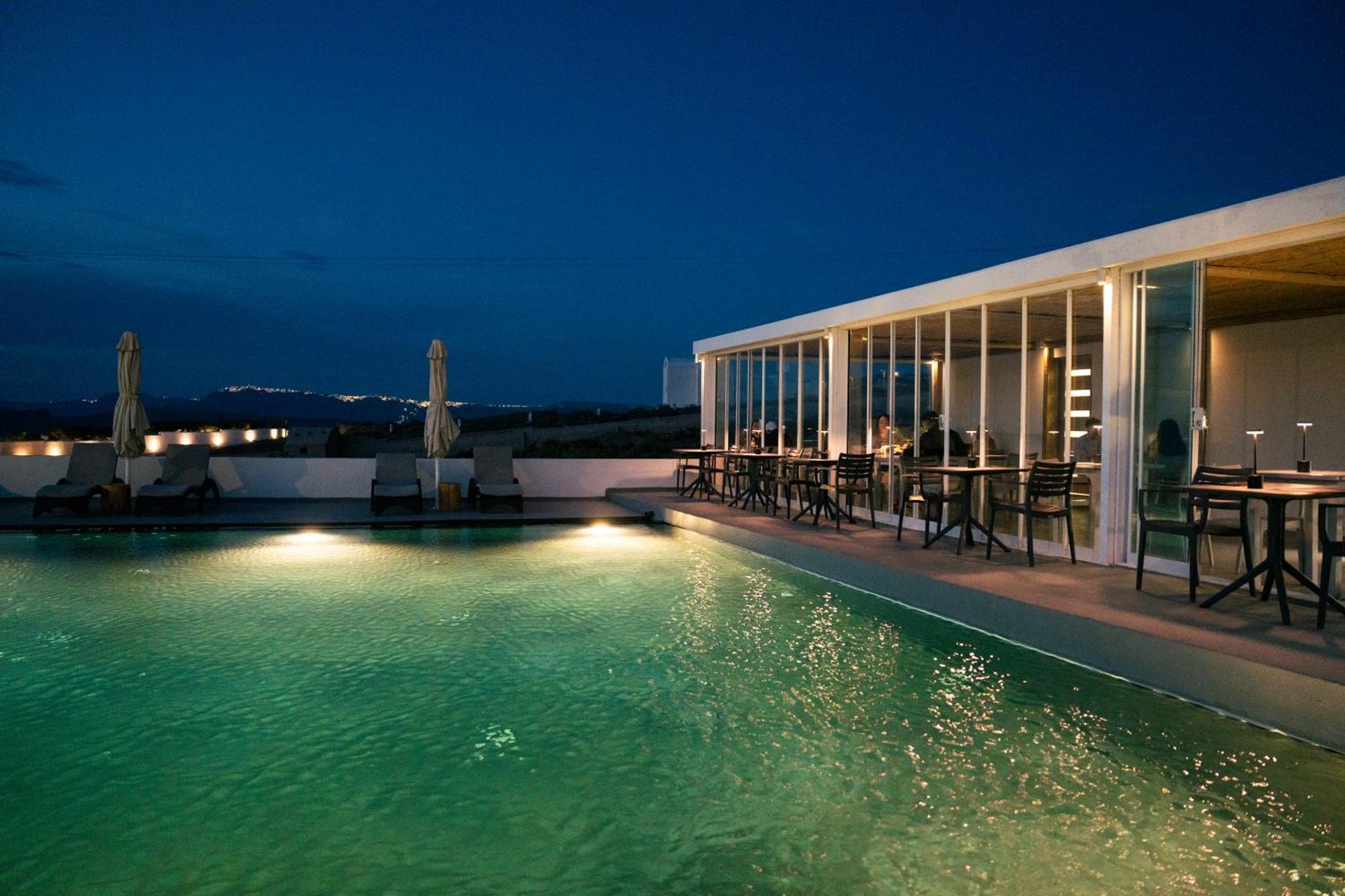Serenita Luxury Suites Akrotiri  Exterior photo