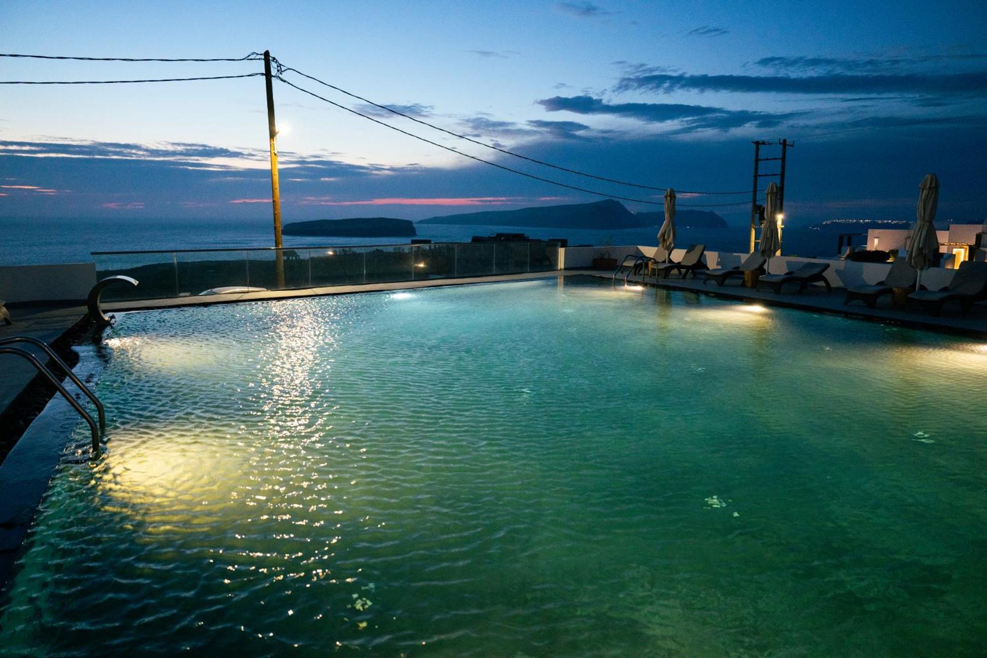 Serenita Luxury Suites Akrotiri  Exterior photo
