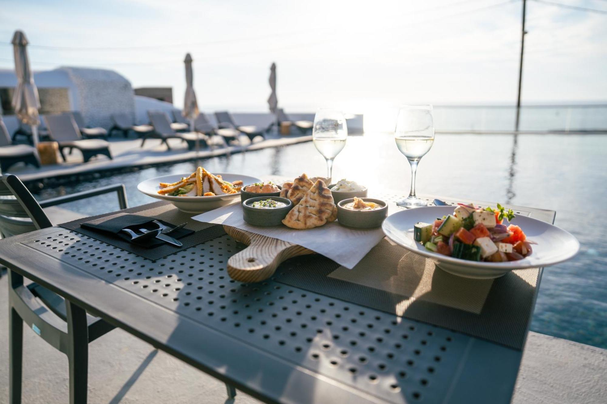 Serenita Luxury Suites Akrotiri  Exterior photo